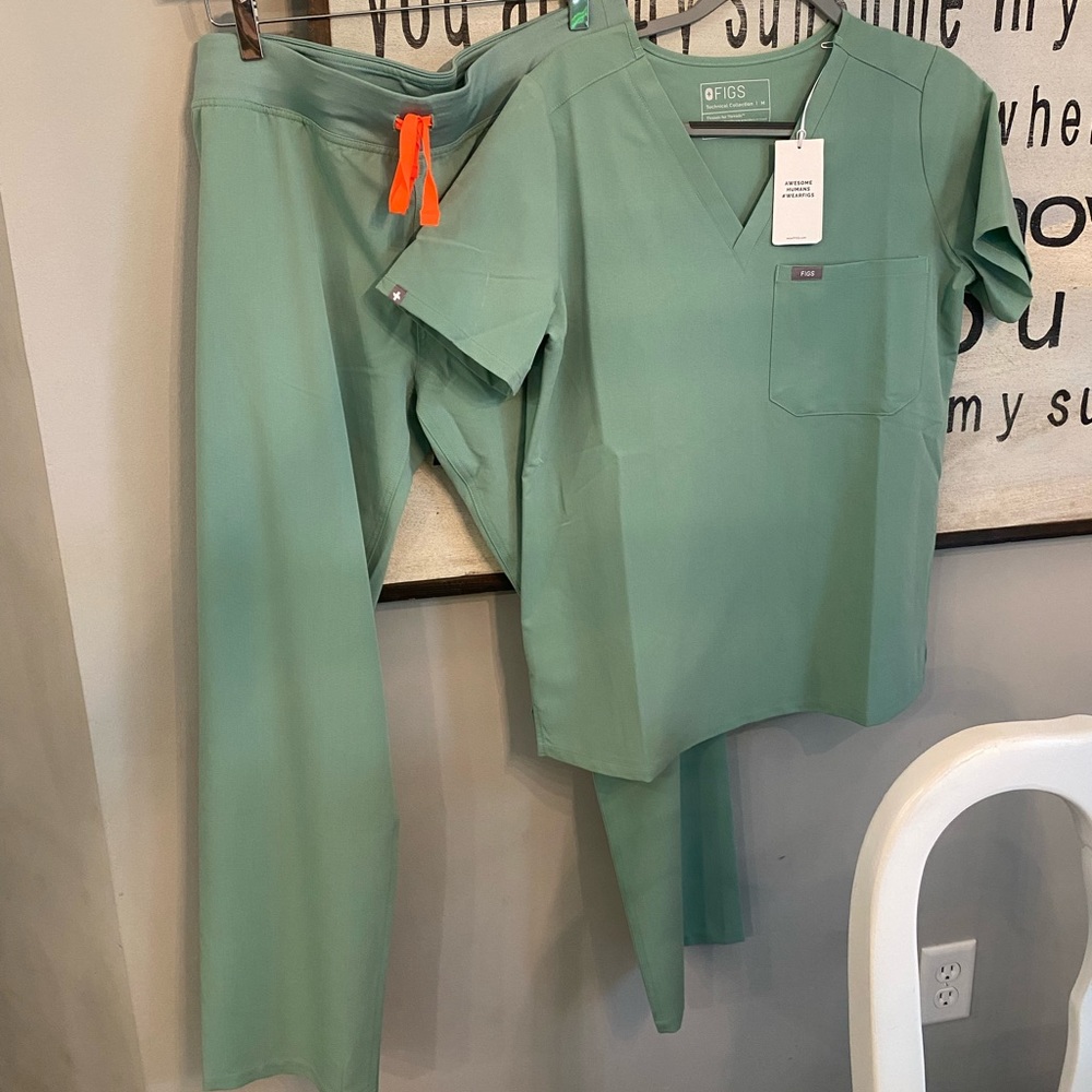 FIGS Jade Livingston Basic Scrub Pants and Catarina One Pocket Scrub Top